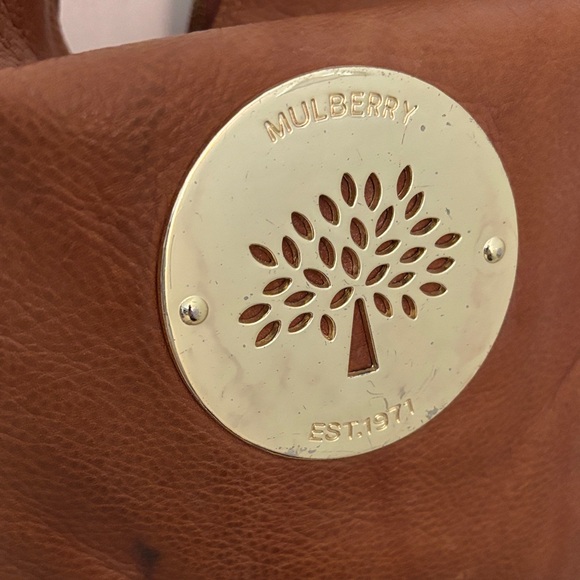 Mulberry Tan Leather Shoulder Bag with Gold Accents - Picture 4 of 12